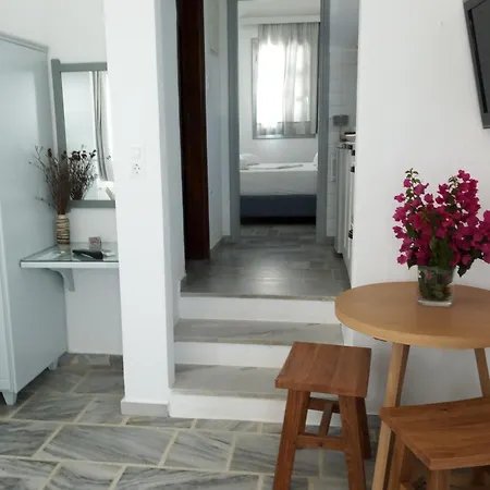 Despina's Mare Hotel apartamentowy Nausa