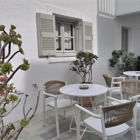 Despina's Mare Hotel apartamentowy Nausa